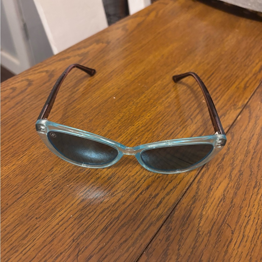Blenders: Stylish Blue Cat-Eye Sunglasses - Blenders - Picture 3 of 3